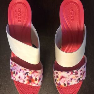 Adorable Coral floral wedges